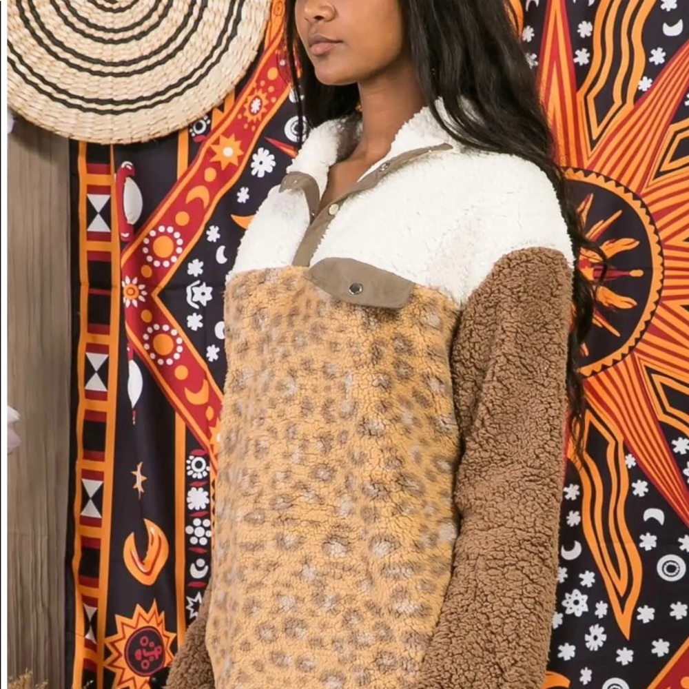 SOLD Cute leopard Sherpa pullover